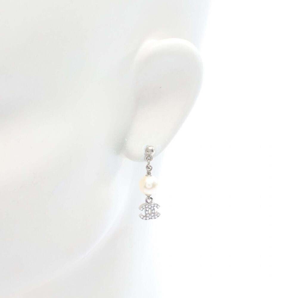 CHANEL White Pearl Logo Earrings - Picture 4 of 4